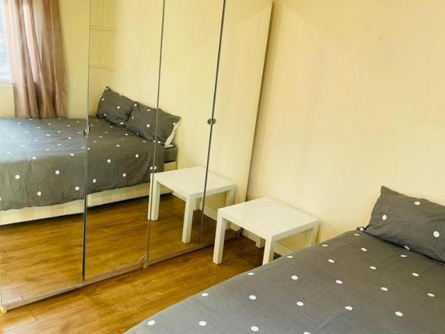Room for rent in Cowley, Greater London