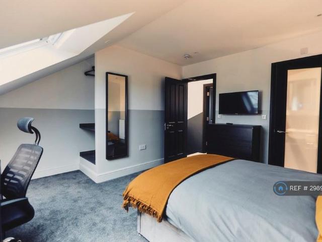 Room for rent in Woodbridge Hill, Westborough