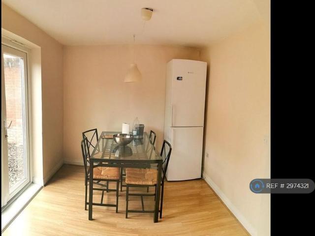 Room for rent in Redhouse, Abbey Mead