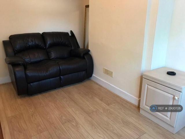 Room for rent in Woodford Bridge, Greater London