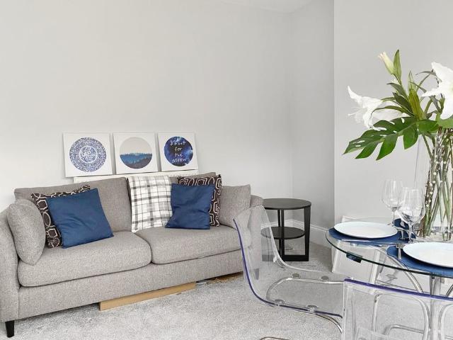 Room for rent in Falcon Lodge, Wales