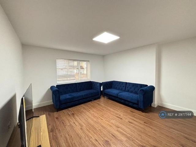 Room for rent in South Stanmore, Greater London