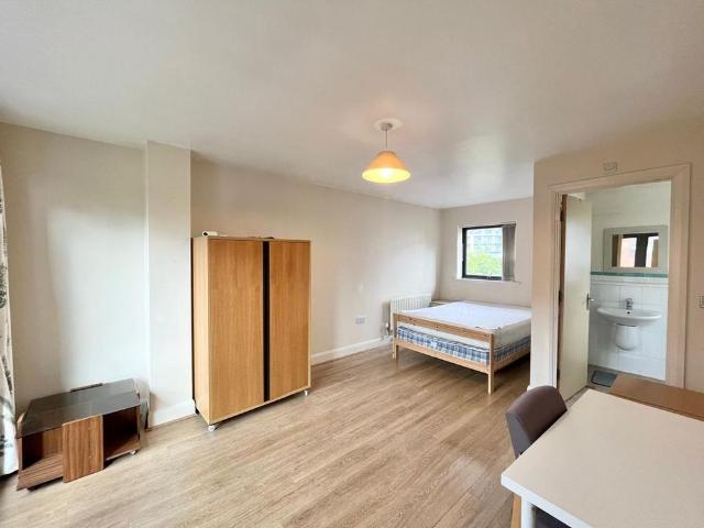 Room for rent in Calthorpe Fields, West Midlands