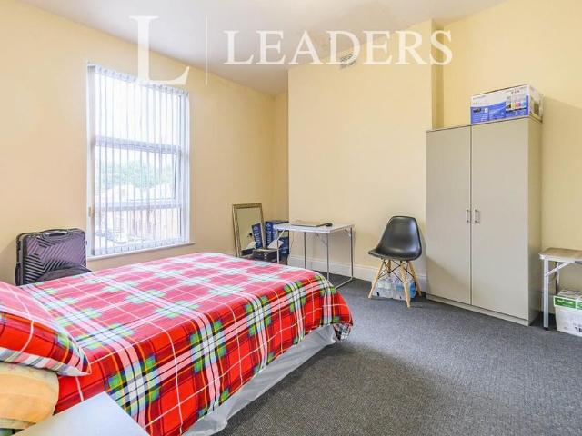 Room for rent in Moses Gate, Lee Bank