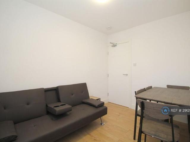 Room for rent in Elmfield, Leicestershire
