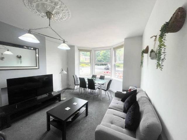 Room for rent in Burley, Leeds