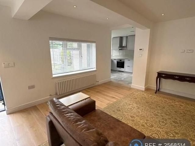 Room for rent in Thorpe Green, Row Town
