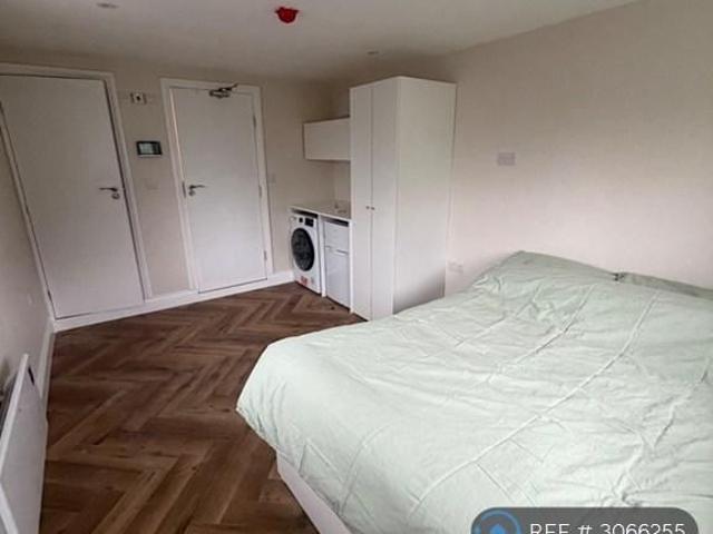 Room for rent in London Borough of Ealing, Greater London