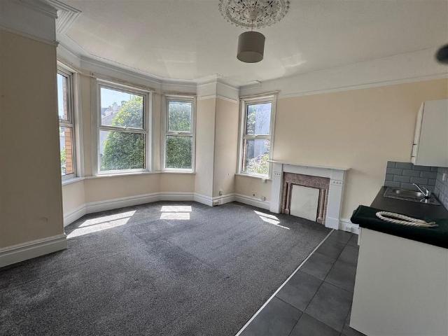 Room for rent in Oldway, Livermead