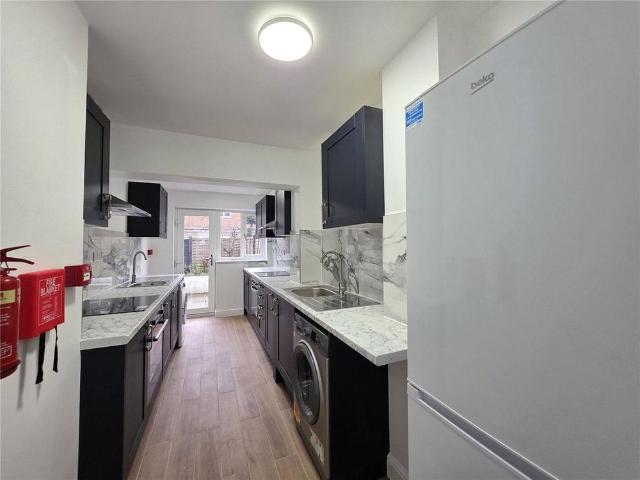 Room for rent in New Town, Monks Orchard