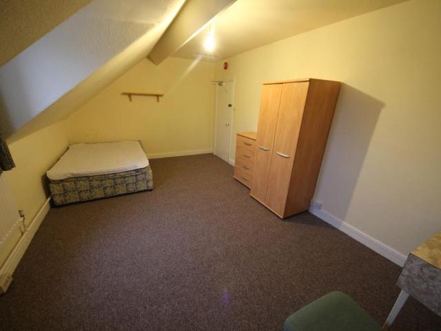 Room for rent in High Field, York