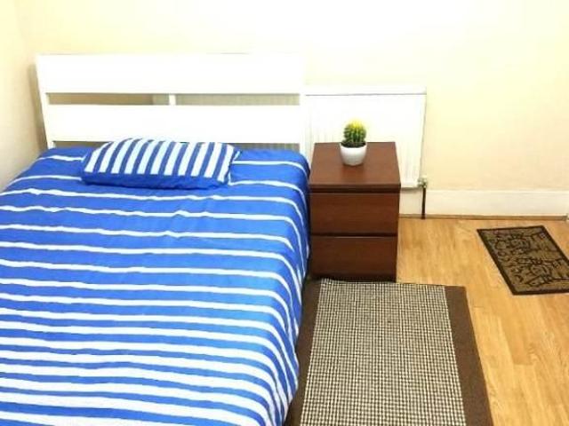 Room for rent in Upton Park, Greater London