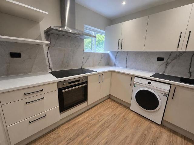 Room for rent in Red Hill, Surrey