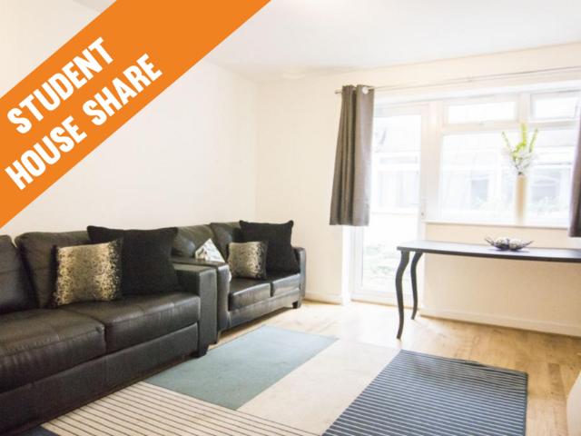 Room for rent in Hyde Park, Leeds