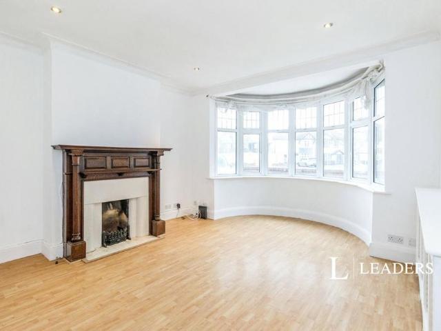 Room for rent in Tolworth, Greater London