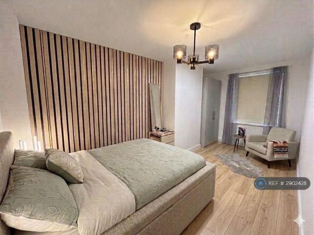 Room for rent in Thornton Lodge, Huddersfield