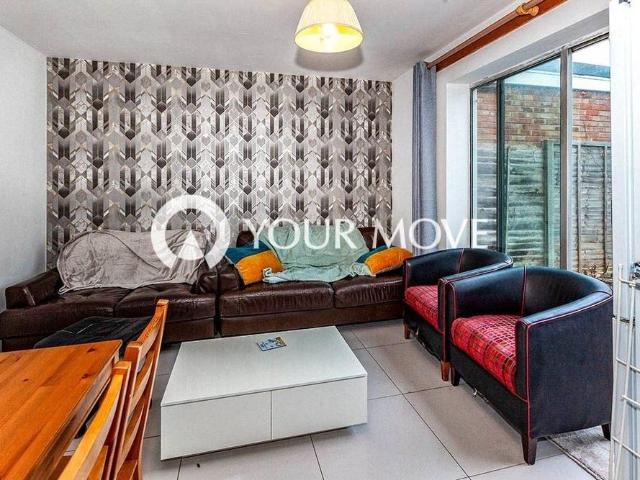 Room for rent in Egham Wick, Row Town
