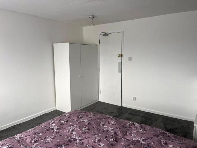Room for rent in Great Linford, Milton Keynes
