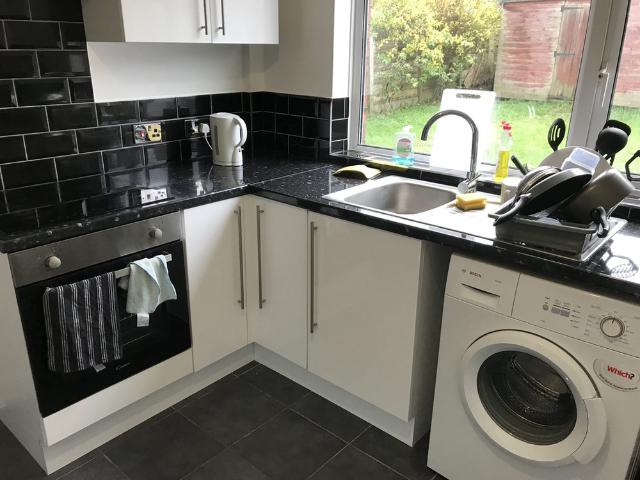 Room for rent in Moses Gate, Lee Bank