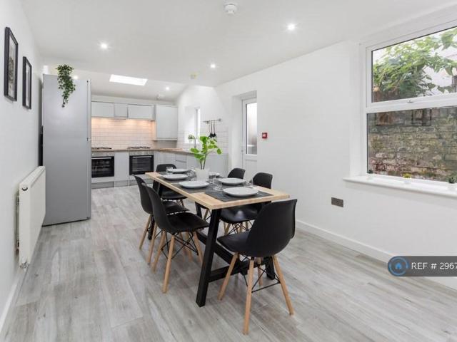 Room for rent in Fairfield, Calderstones