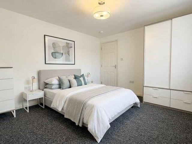 Room for rent in Fairlop, Greater London