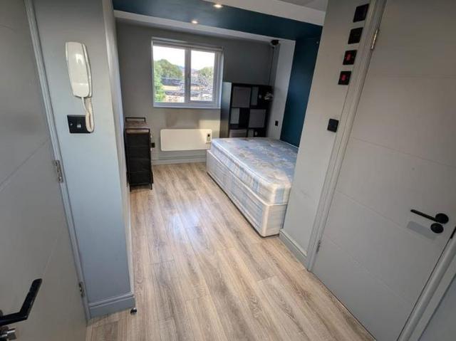 Room for rent in Lane, Greater London