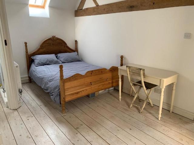 Room for rent in Chadsmoor, Staffordshire