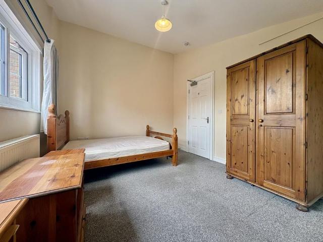 Room for rent in Brooklands, Monks Orchard