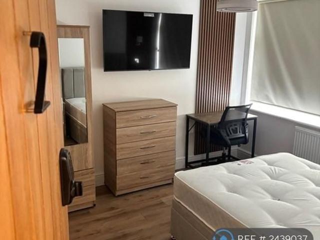 Room for rent in Ramsden, Greater London