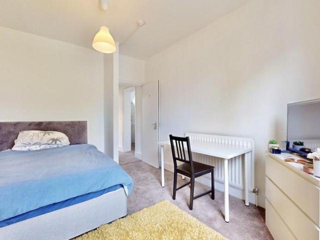 Room for rent in London Borough of Ealing, Greater London