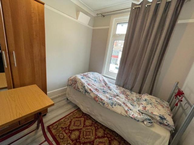 Room for rent in Bowes, Bowes Park