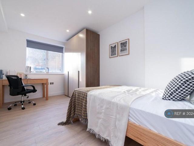 Room for rent in Epsom, Surrey