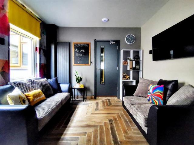 Room for rent in Falcon Lodge, Wales