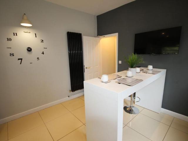 Room for rent in Horninglow and Eton, Beamhurst