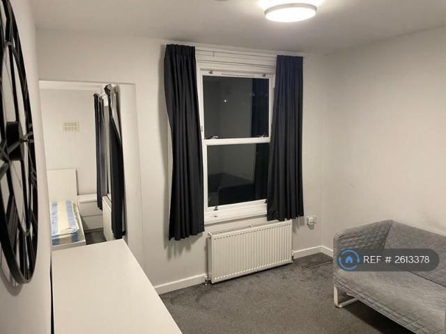 Room for rent in Totteridge, Cressex