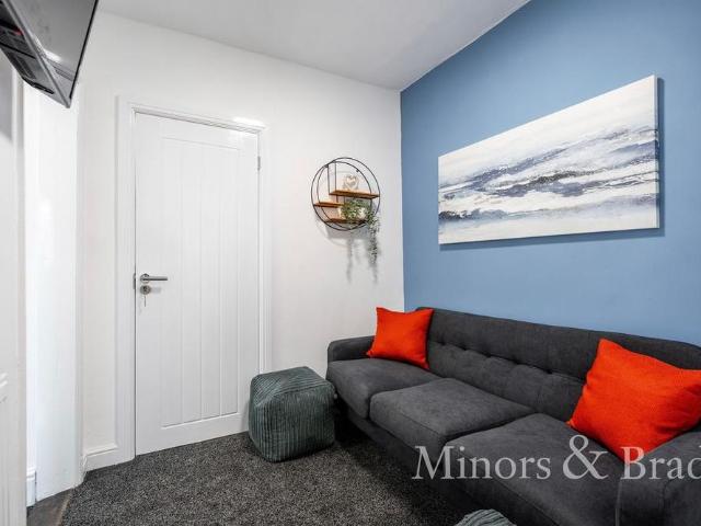 Room for rent in Heigham Grove, East Bank