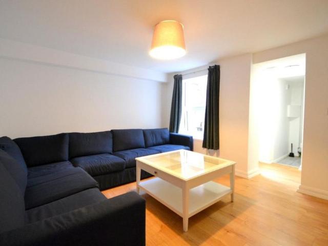 Room for rent in Phippsville, Northampton