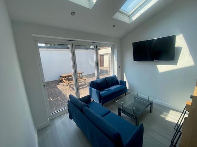 Room for rent in Falcon Lodge, Wales