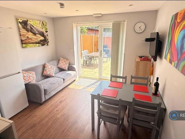 Room for rent in Woking, Surrey