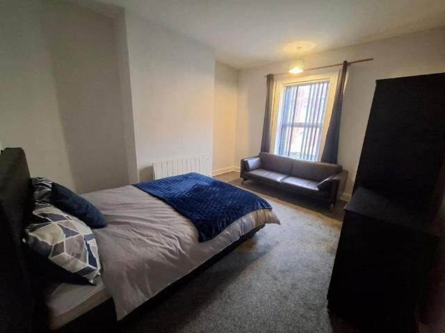 Room for rent in Littleover, East Midlands