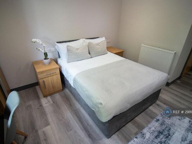 Room for rent in Roby Mill, Lancashire