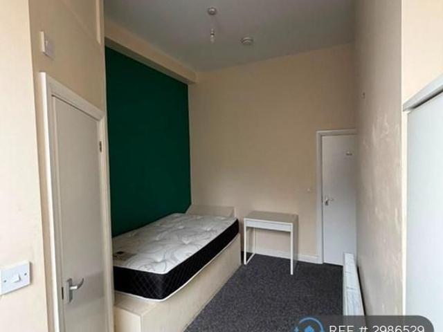 Room for rent in Baildon, West Yorkshire