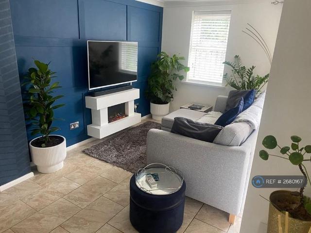 Room for rent in Falcon Lodge, Wales