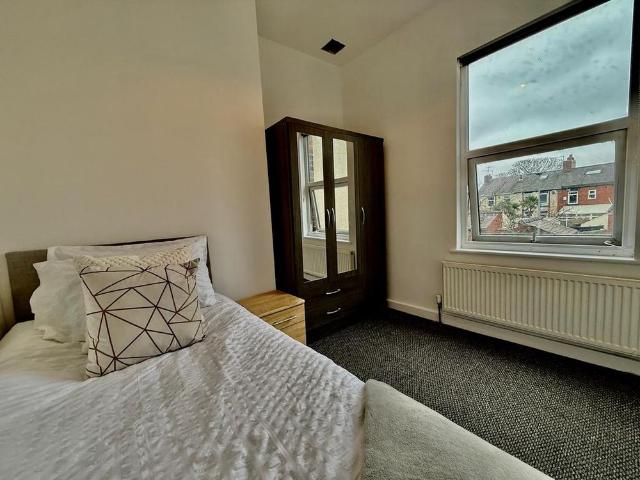 Room for rent in Shaw Lands, South Yorkshire