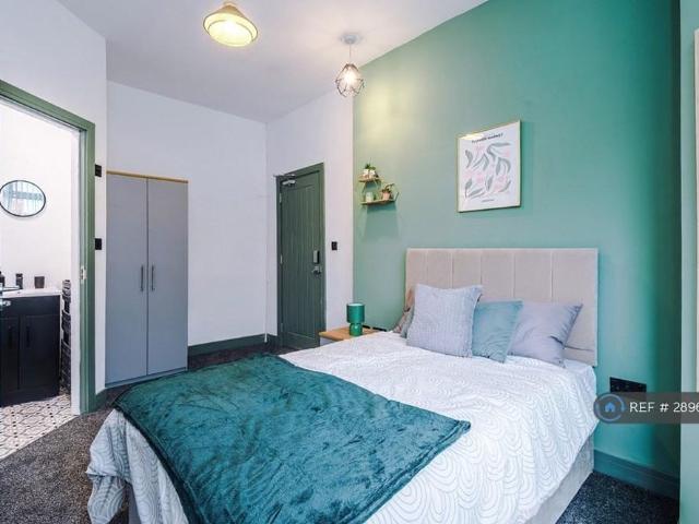 Room for rent in The Haulgh, Lee Bank