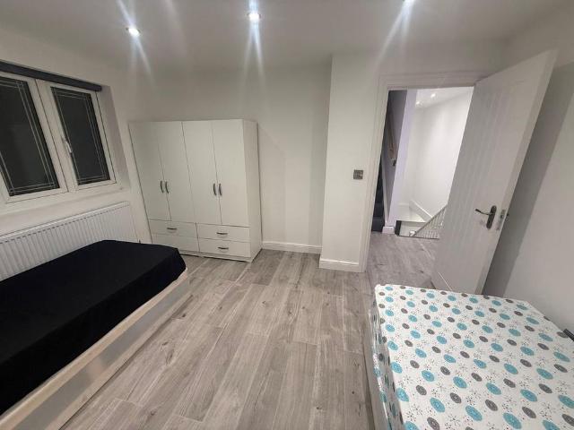 Room for rent in Gants Hill, Greater London