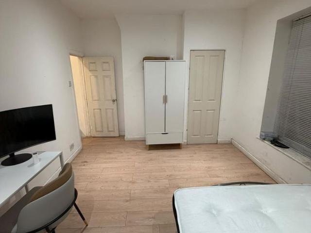 Room for rent in Milnshaw, Backburn