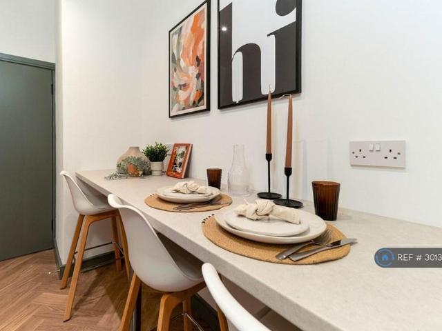 Room for rent in Guide Bridge, Greenheys
