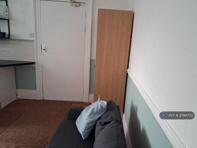 Room for rent in Upton, Babbacombe