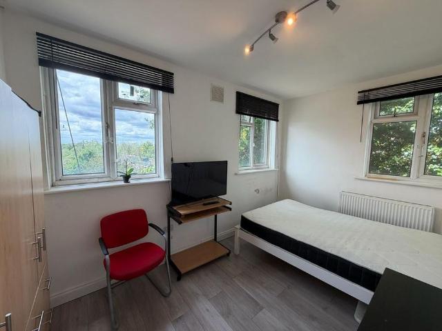 Room for rent in Lane, Greater London